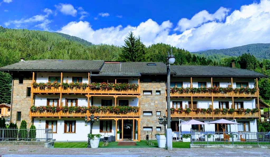 Olympic Regina Hotel Пинцоло Экстерьер фото