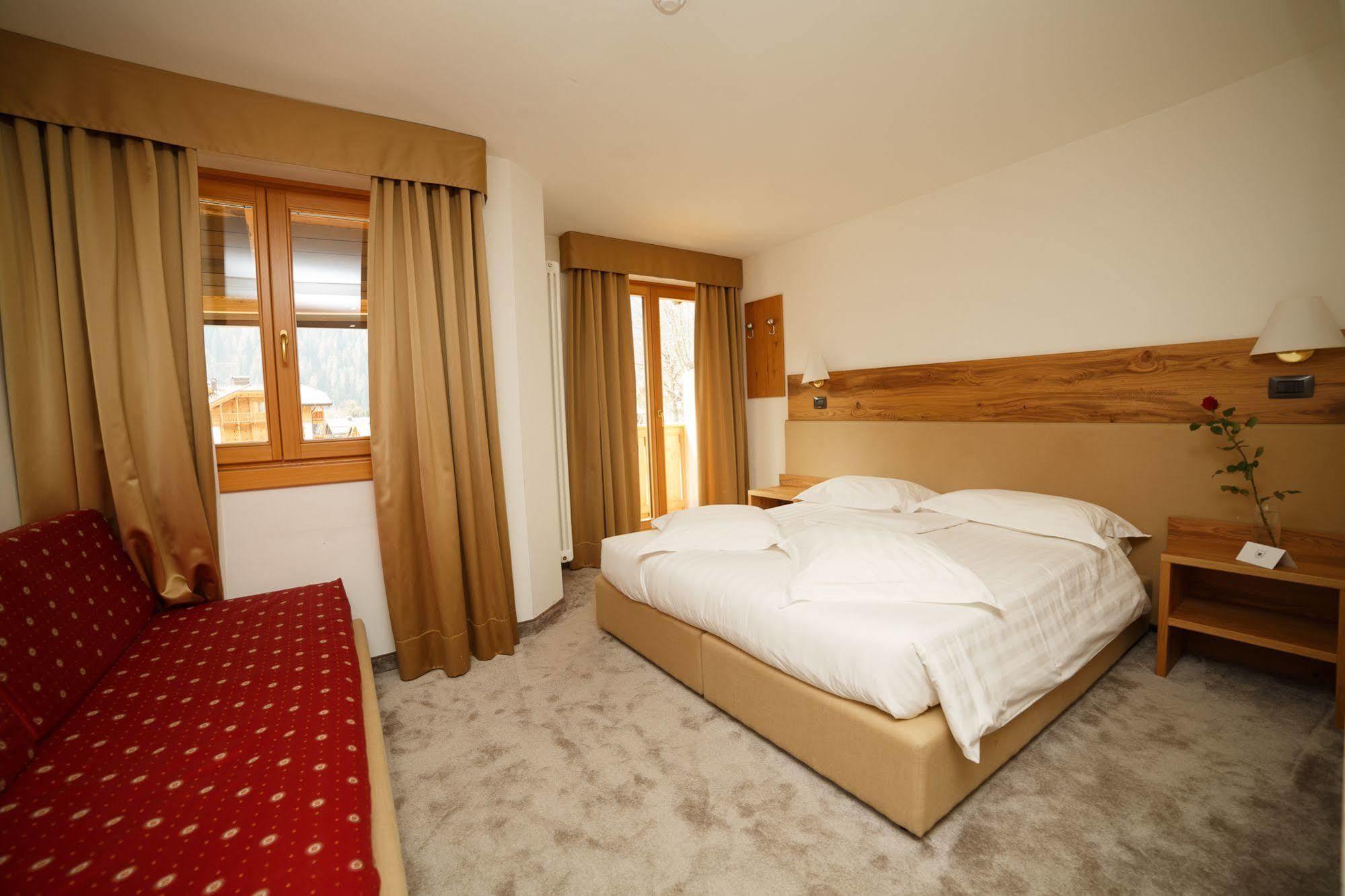 Olympic Regina Hotel Пинцоло Экстерьер фото