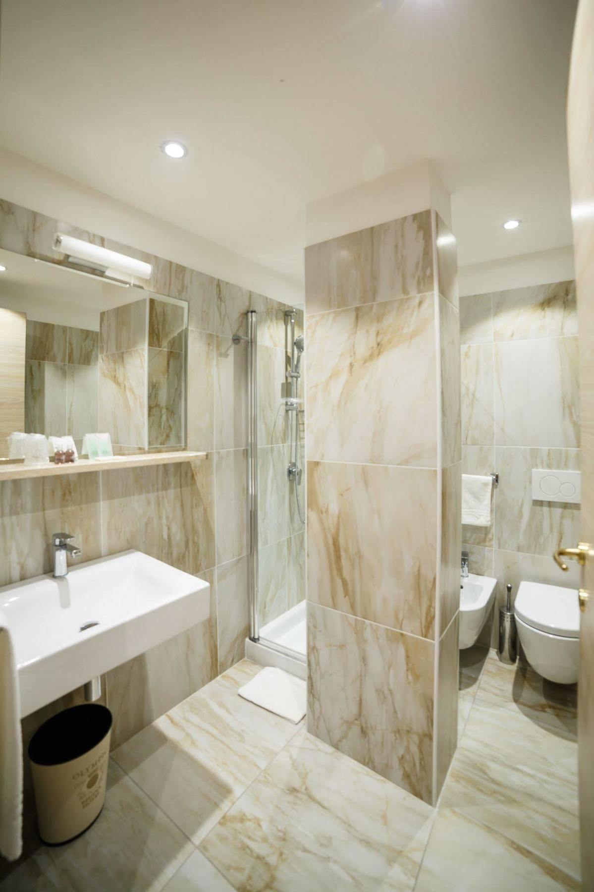 Olympic Regina Hotel Пинцоло Экстерьер фото