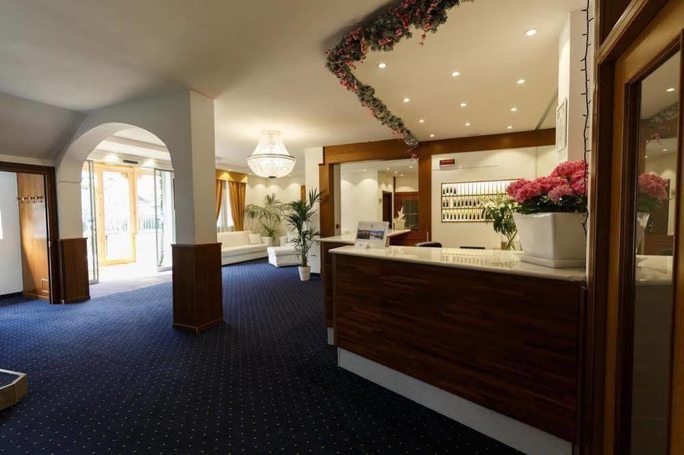Olympic Regina Hotel Пинцоло Экстерьер фото